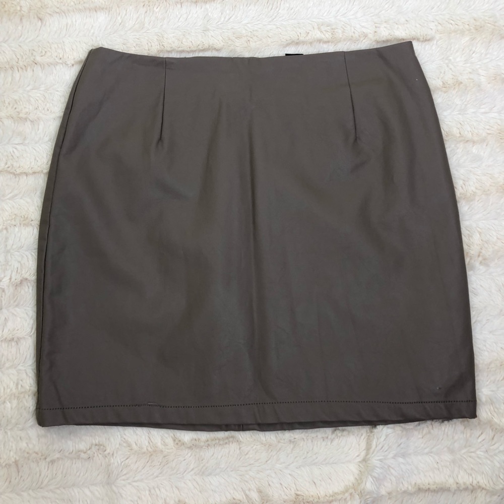 Forever 21 Taupe Faux Leather skirt - Size M